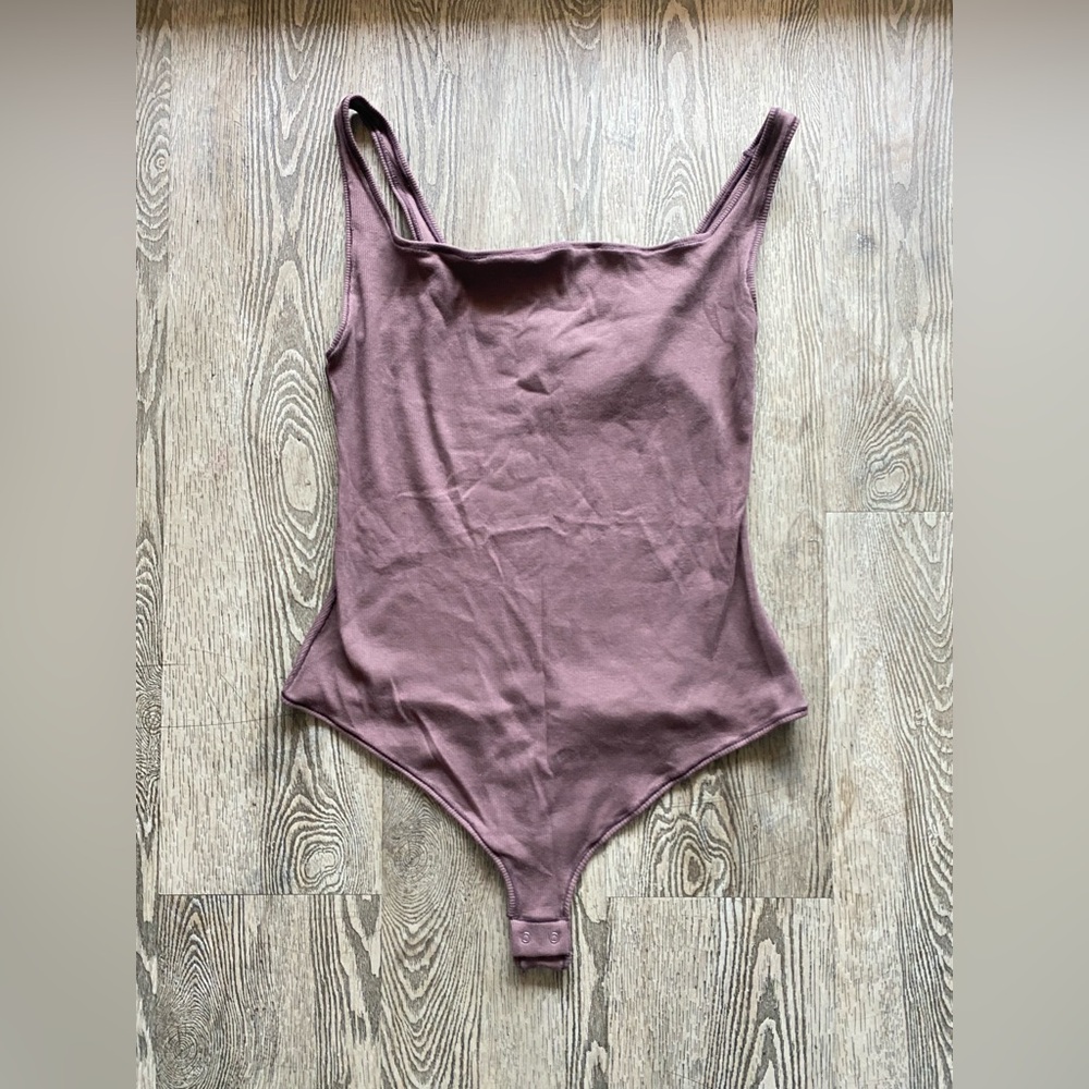 SKIMS Cotton Rib Thong Bodysuit Scoop Neck in Garnet NWT